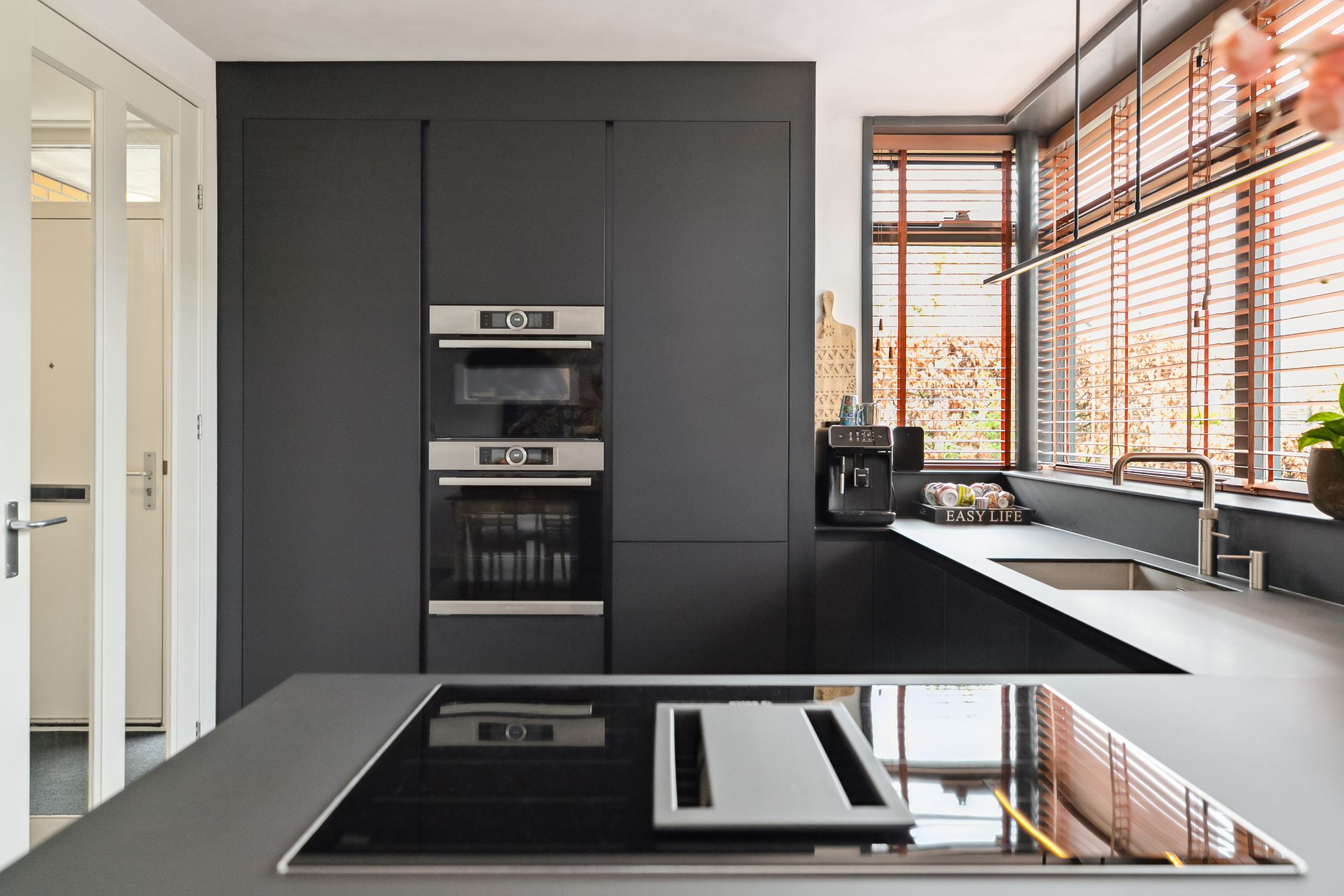 Welke soorten raamdecoratie passen bij een modern interieur?
